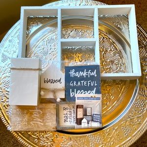 Wall decor brand new super cute for fall!!